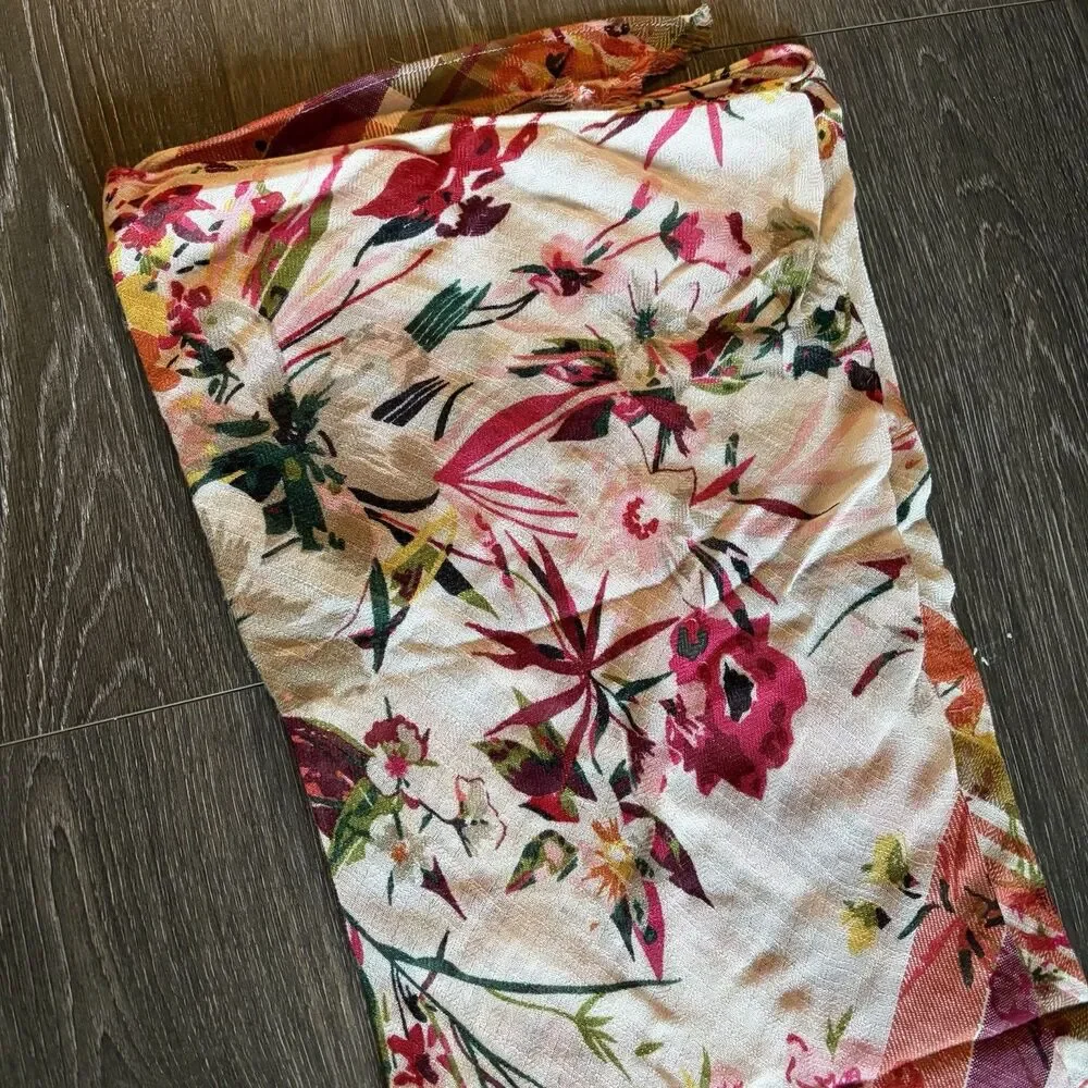 J Jill Large Triangle Floral Scarf Wrap Eyelash Fringe One Size Modern Romantic